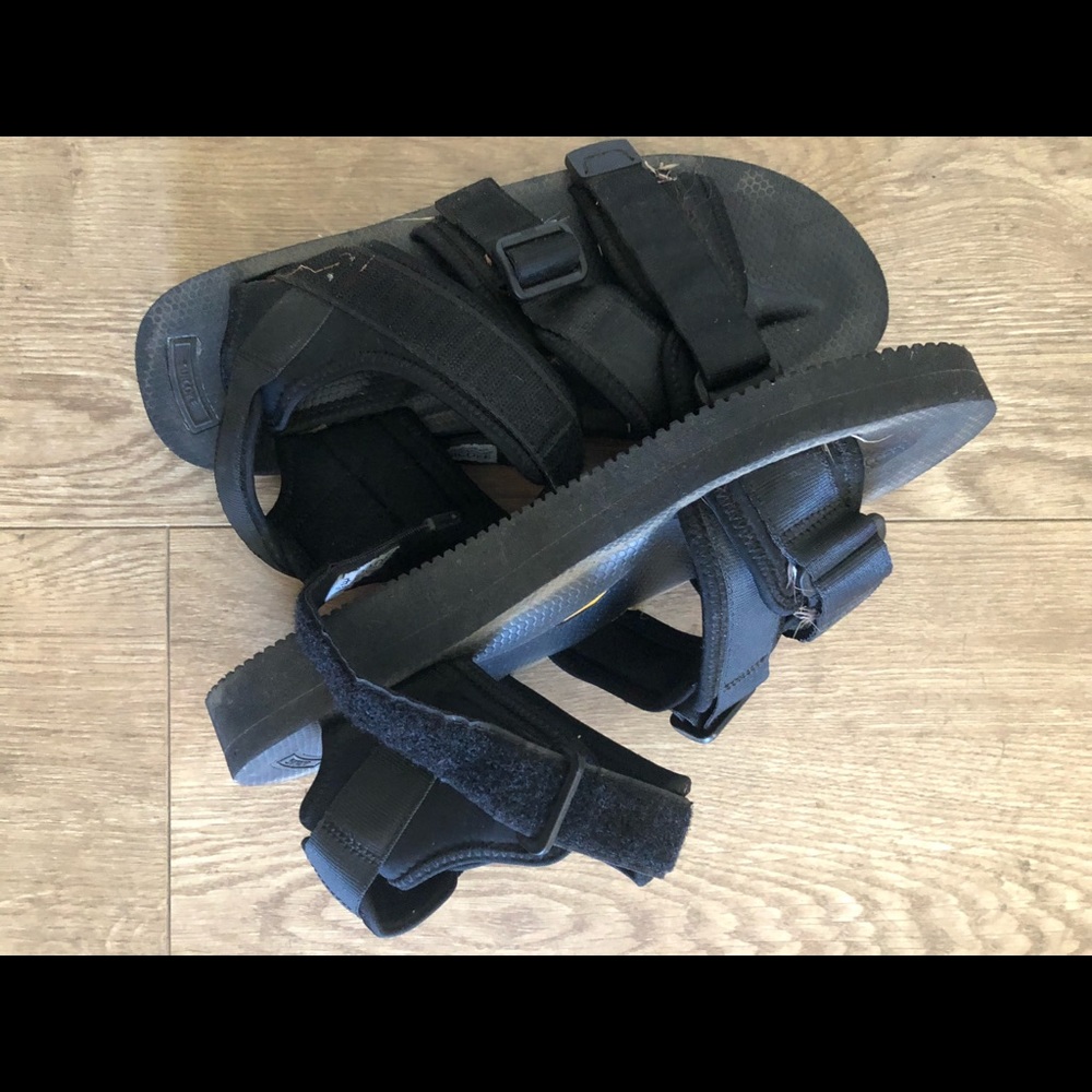 Suicoke black sandles